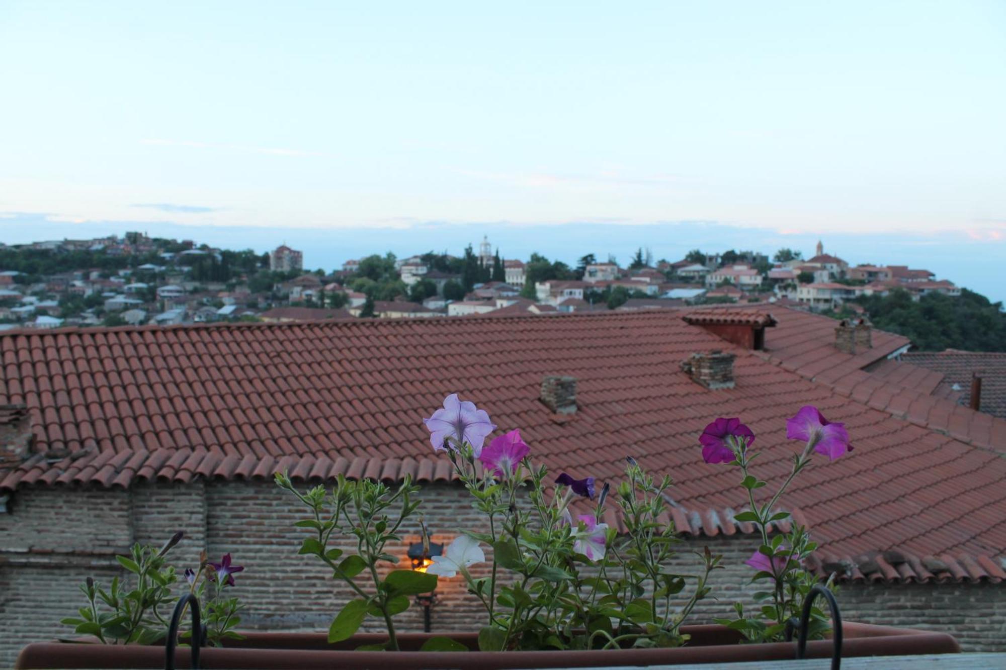 Guesthouse Honeymoon Sighnaghi Ngoại thất bức ảnh