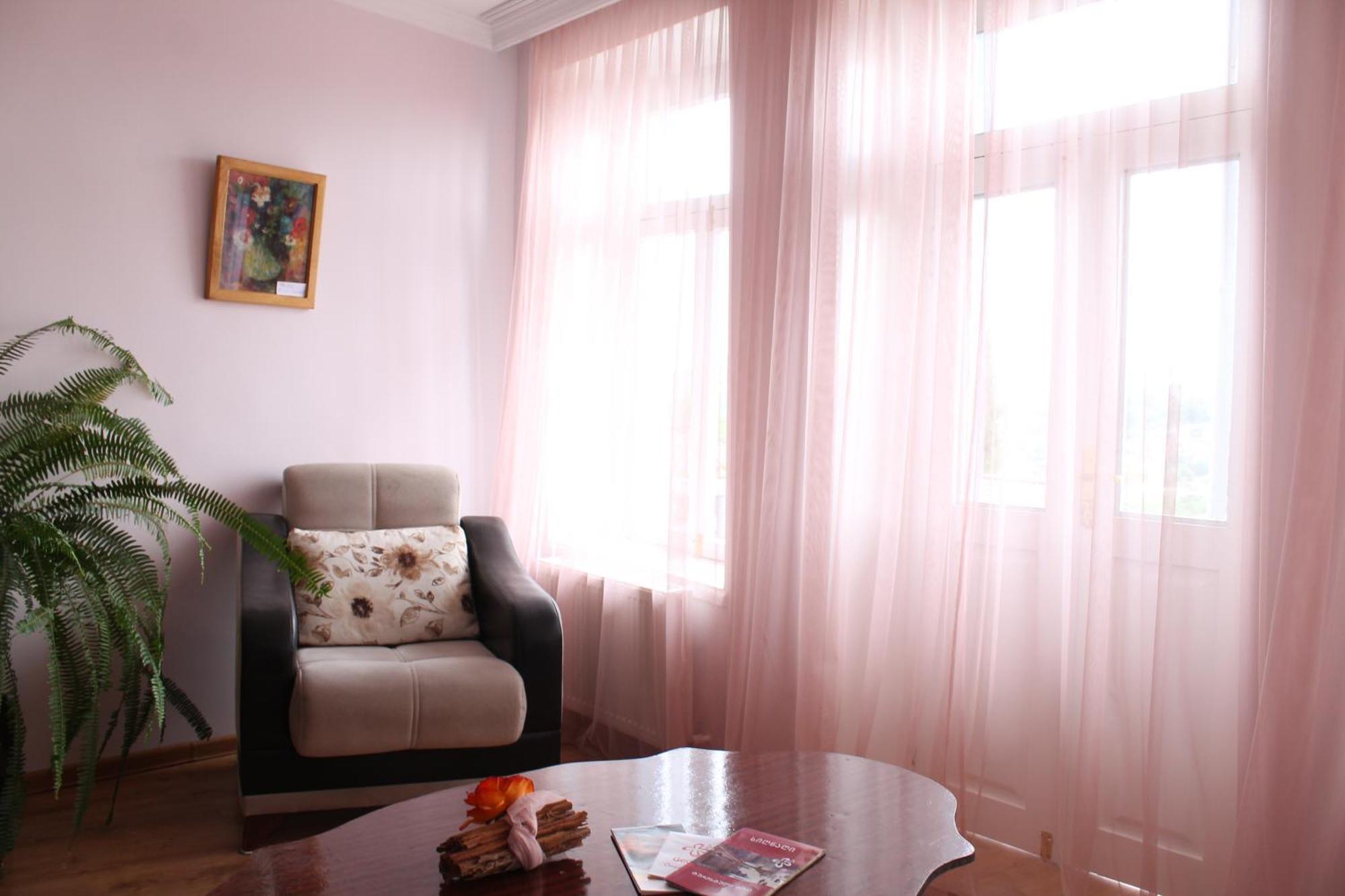 Guesthouse Honeymoon Sighnaghi Ngoại thất bức ảnh