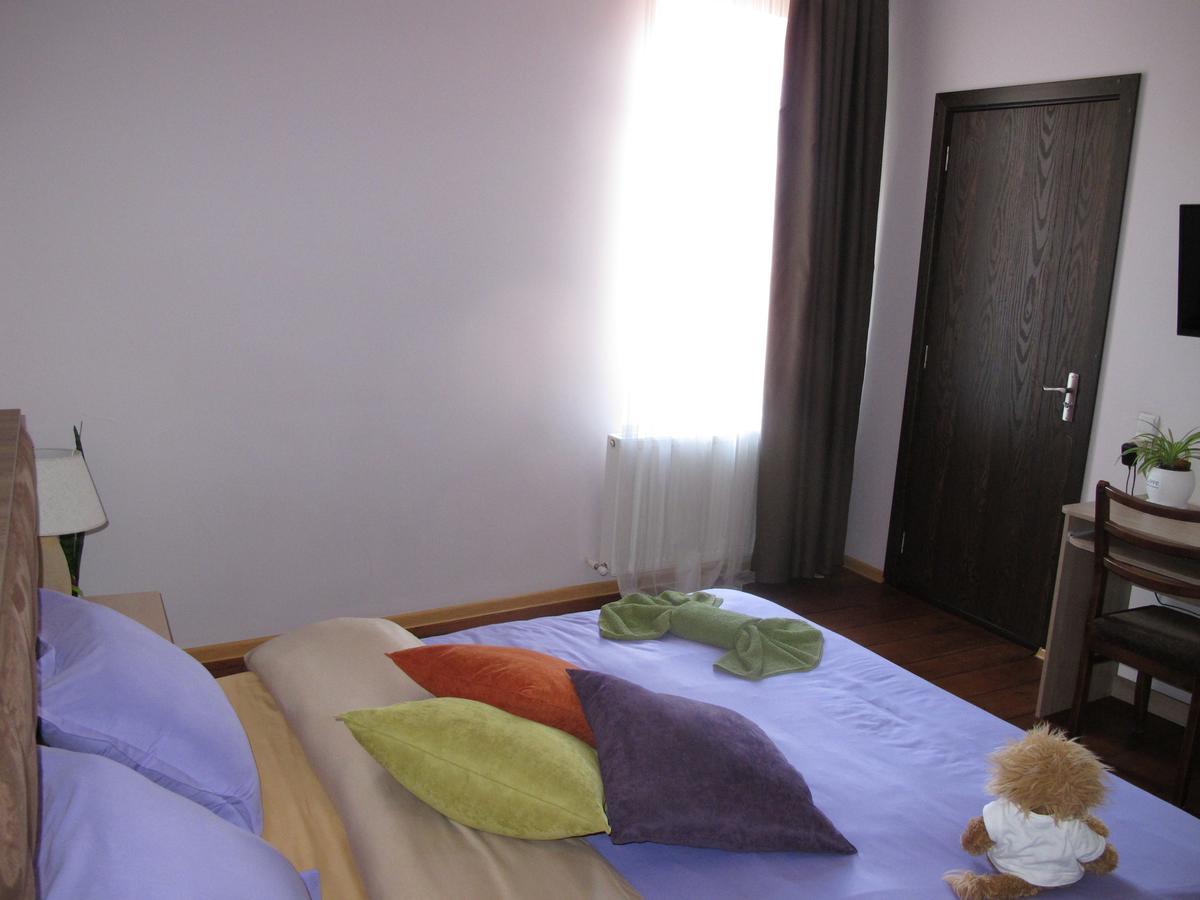 Guesthouse Honeymoon Sighnaghi Ngoại thất bức ảnh