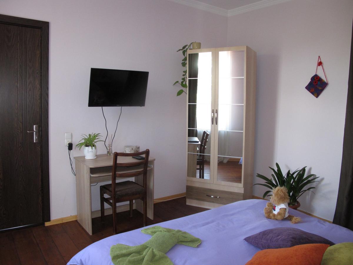 Guesthouse Honeymoon Sighnaghi Ngoại thất bức ảnh